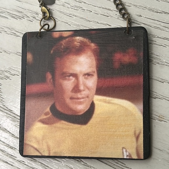 Captain Kirk Ornament - Picture 1 of 4